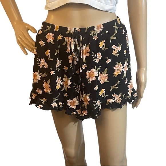 American Eagle Black & Peach Floral Print Ruffle Shorts - Picture 1 of 11